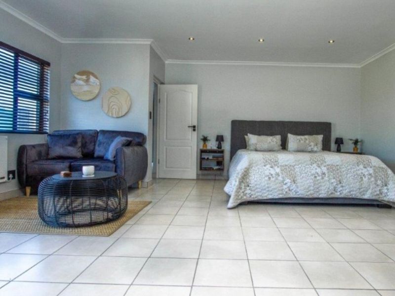 Neat and Luxurious Smallholding in Kalbaskraal with Income Potential - Photo 9
