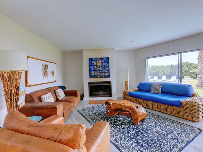 Coastal retreat with exceptional family space in idyllic surrounds - Photo 8
