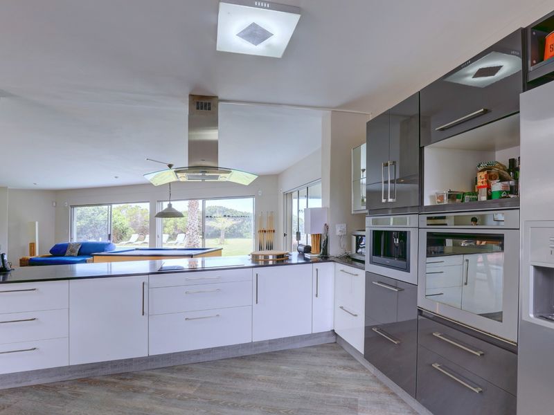 Coastal retreat with exceptional family space in idyllic surrounds - Photo 6