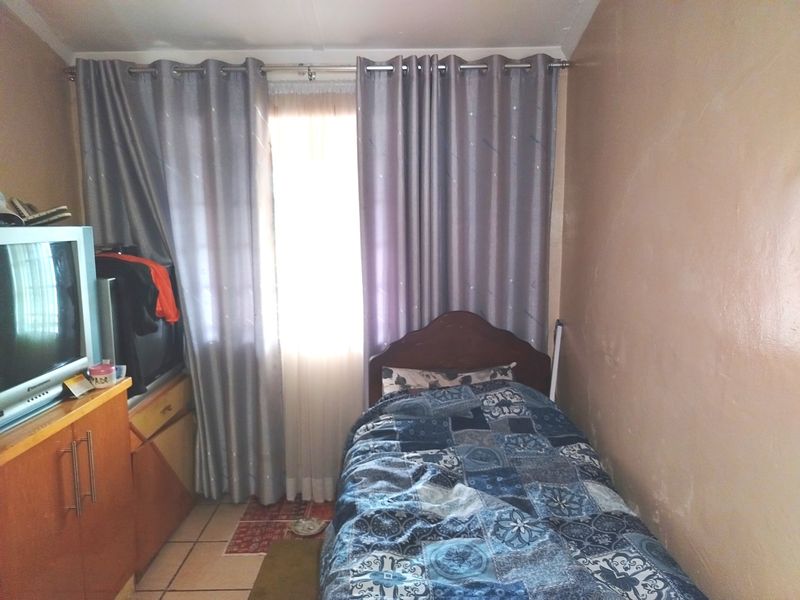 4 Bedroom Extended Corner Simplex with an Outbuilding for Sale in Stanmore Phoenix - Photo 8