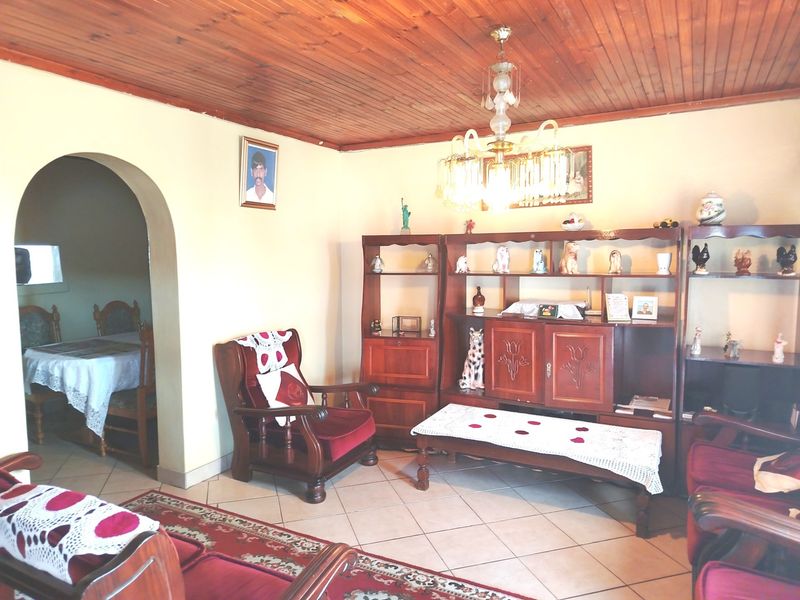4 Bedroom Extended Corner Simplex with an Outbuilding for Sale in Stanmore Phoenix - Photo 5