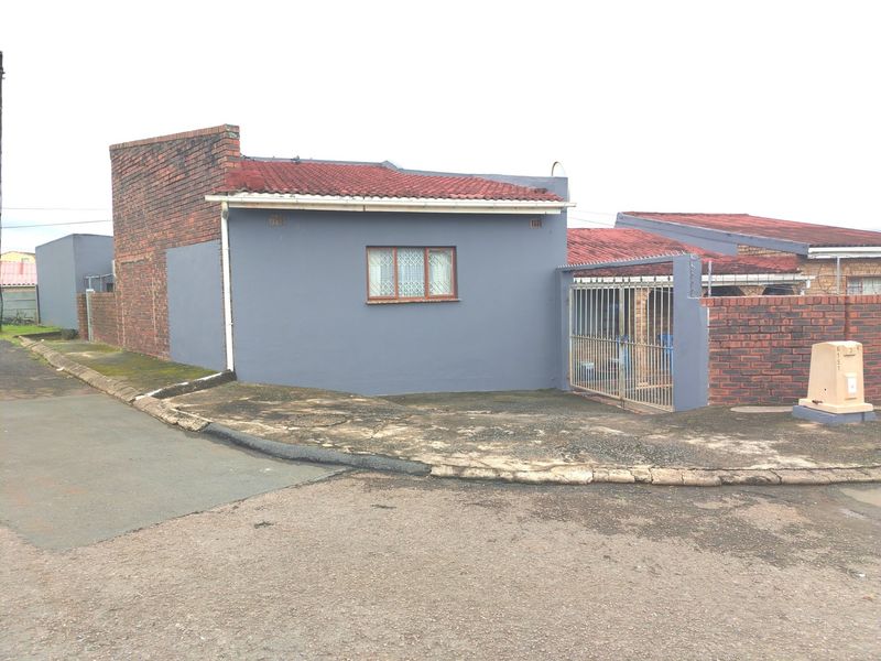 4 Bedroom Extended Corner Simplex with an Outbuilding for Sale in Stanmore Phoenix - Photo 2