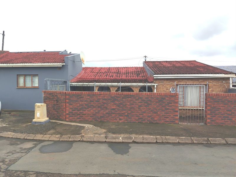 4 Bedroom Extended Corner Simplex with an Outbuilding for Sale in Stanmore Phoenix - Photo 4