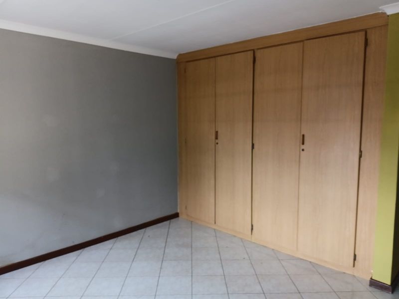 Fabulous Family House For Sale in Theresapark, Akasia - Photo 10