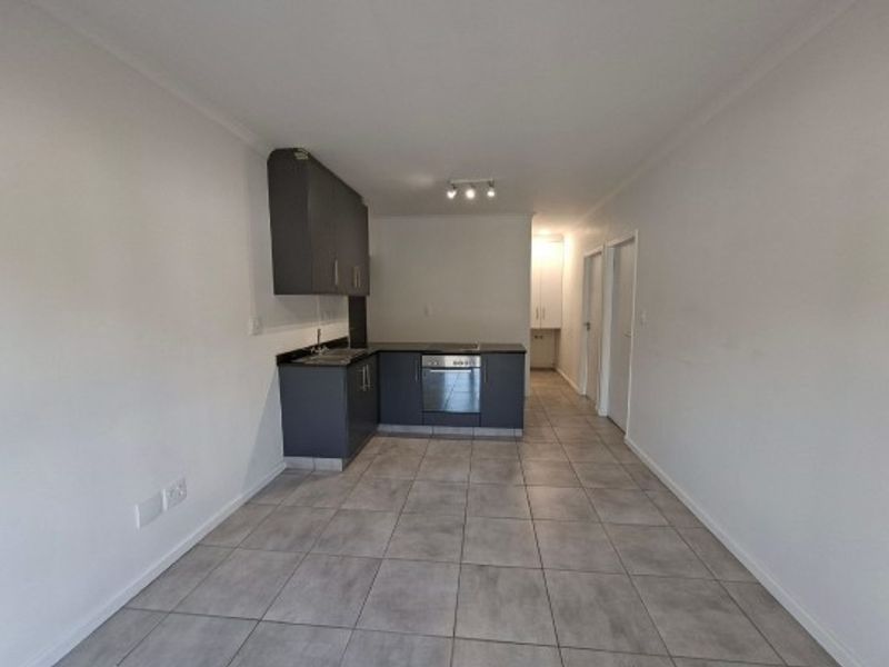 Modern Living Apartment to rent in Waterfall, Hillcrest, KwaZulu Natal - Photo 3