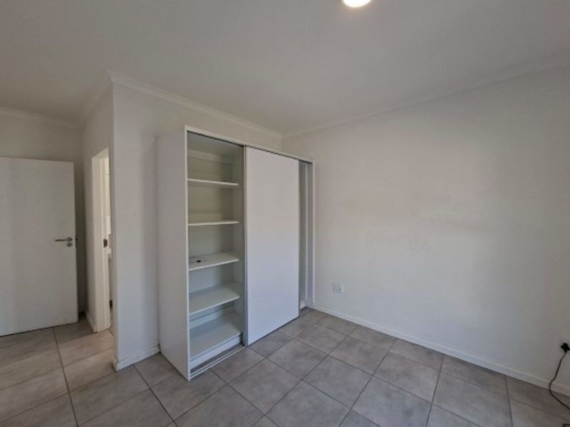 Modern Living Apartment to rent in Waterfall, Hillcrest, KwaZulu Natal - Photo 8