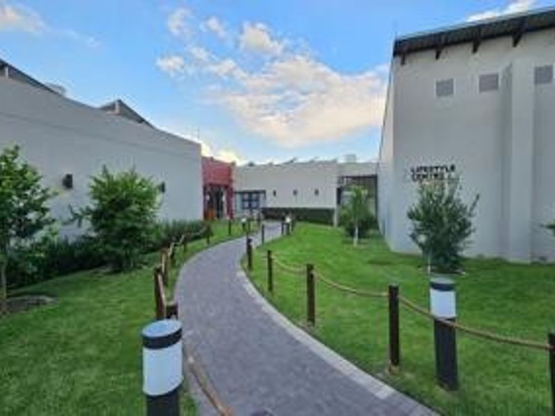 Complex To Rent in Fourways, Sandton - Photo 1