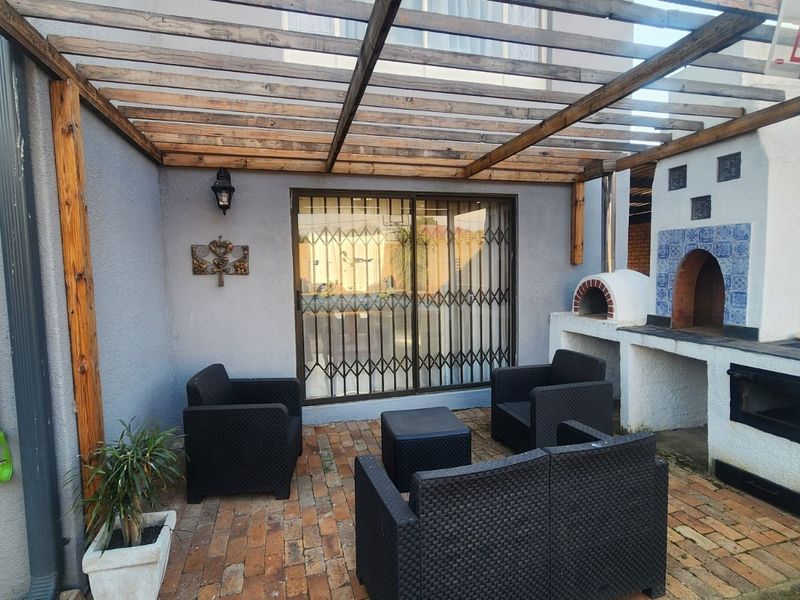 5 Bedroom House To Rent in Brenthurst, Brakpan - Photo 5
