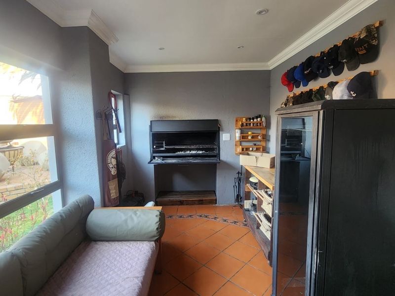 5 Bedroom House To Rent in Brenthurst, Brakpan - Photo 8