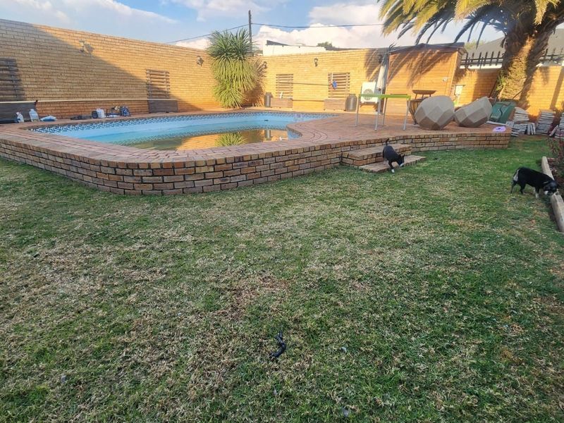 5 Bedroom House To Rent in Brenthurst, Brakpan - Photo 9