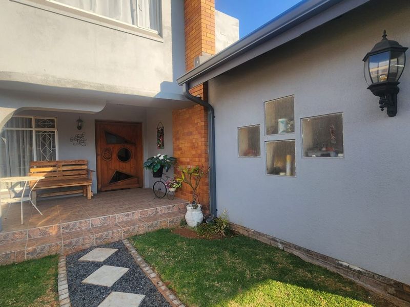 5 Bedroom House To Rent in Brenthurst, Brakpan - Photo 2
