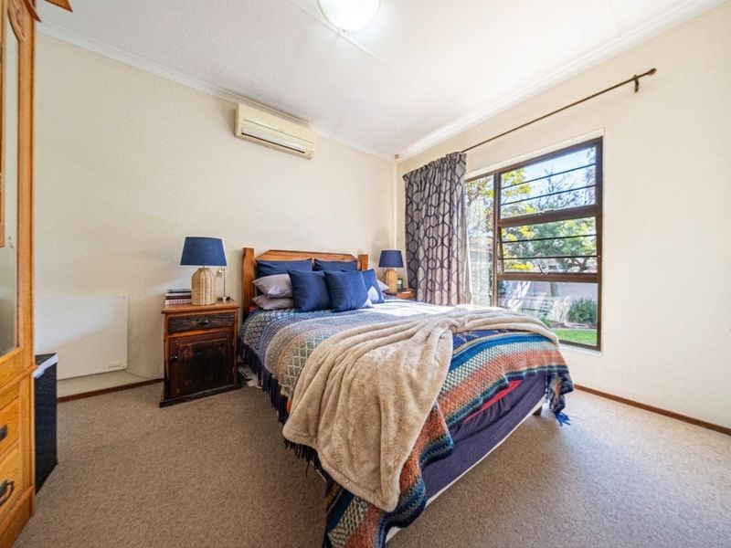 Charming Single-Storey 3 Bedroom Townhouse For Sale in Douglasdale - Photo 9