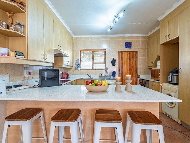 Charming Single-Storey 3 Bedroom Townhouse For Sale in Douglasdale - Photo 5