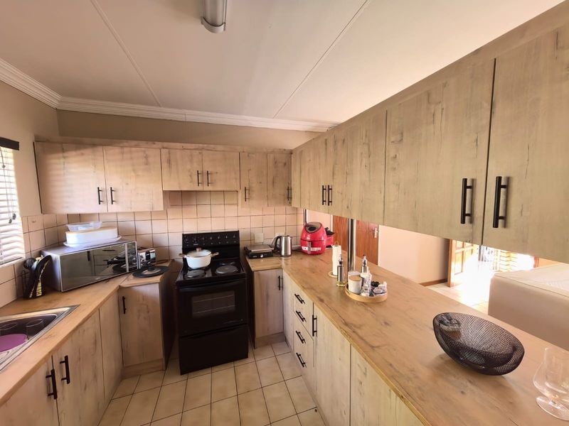 Your Modern Lock-Up-and-Go Sanctuary Awaits in New Park, Kimberley - Photo 6