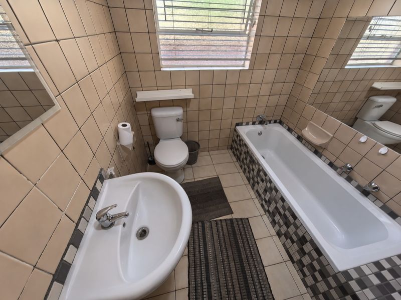 Your Modern Lock-Up-and-Go Sanctuary Awaits in New Park, Kimberley - Photo 7