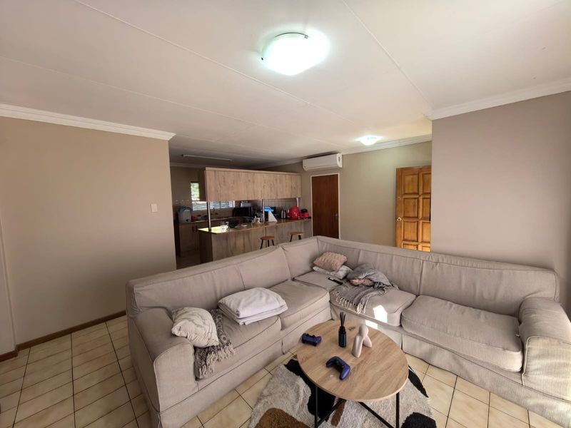 Your Modern Lock-Up-and-Go Sanctuary Awaits in New Park, Kimberley - Photo 3