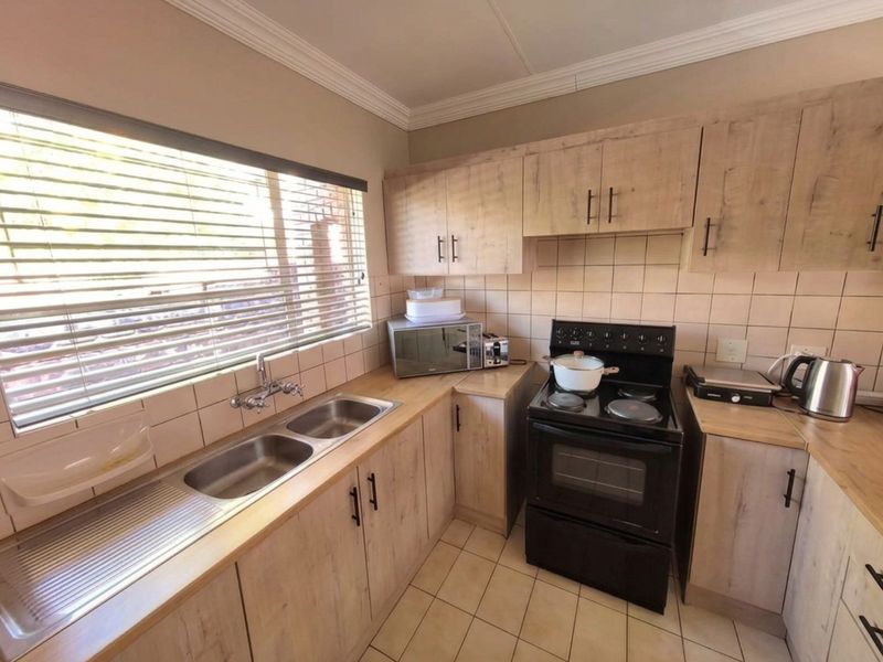 Your Modern Lock-Up-and-Go Sanctuary Awaits in New Park, Kimberley - Photo 5
