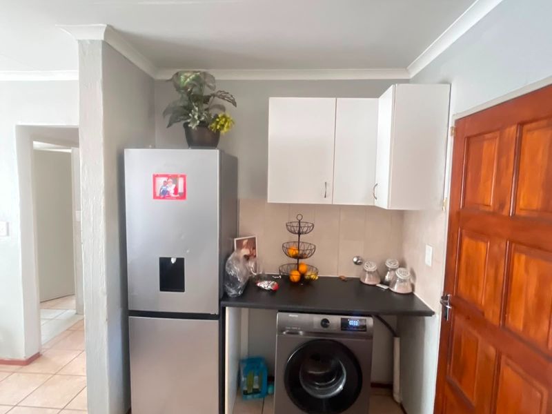Townhouse For Sale in Heuwelsig Estate Centurion Gauteng - Photo 7