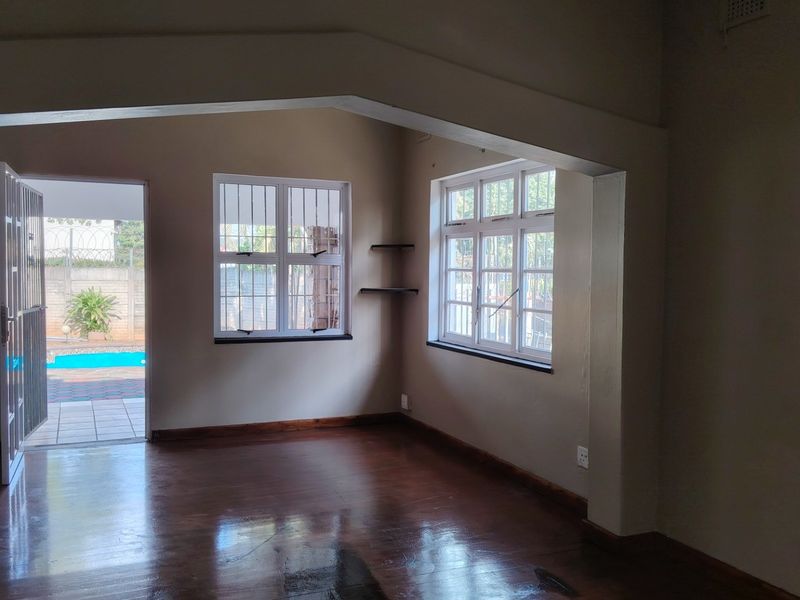 Townhouse For Sale in Musgrave, Durban, KwaZulu Natal - Photo 3