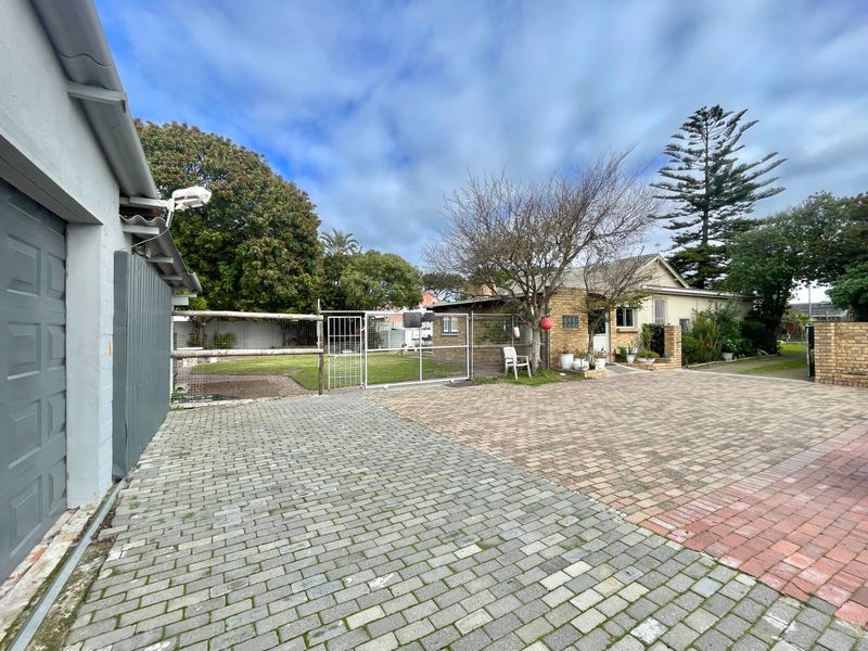 Charming 3-Bedroom Farm-Style Family Home - Photo 10