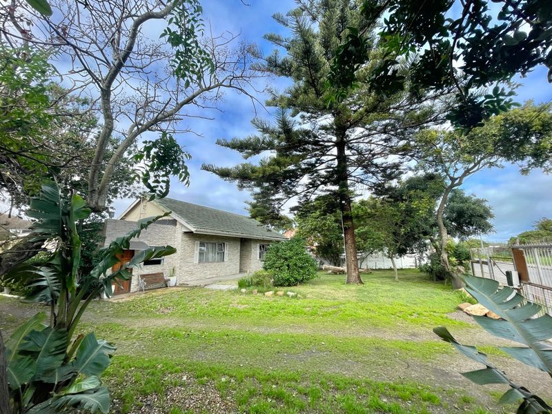 Charming 3-Bedroom Farm-Style Family Home - Photo 2
