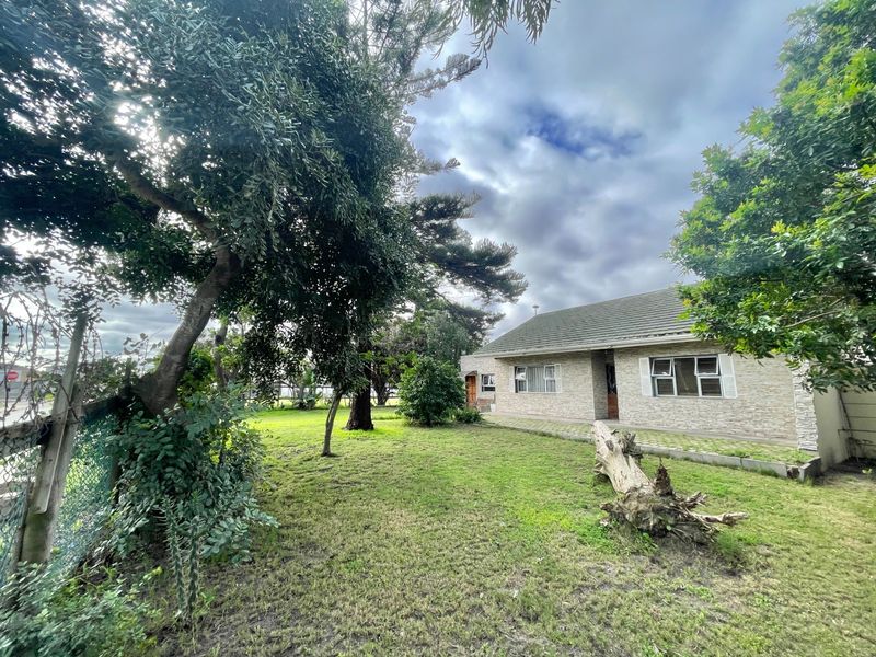 Charming 3-Bedroom Farm-Style Family Home - Photo 3