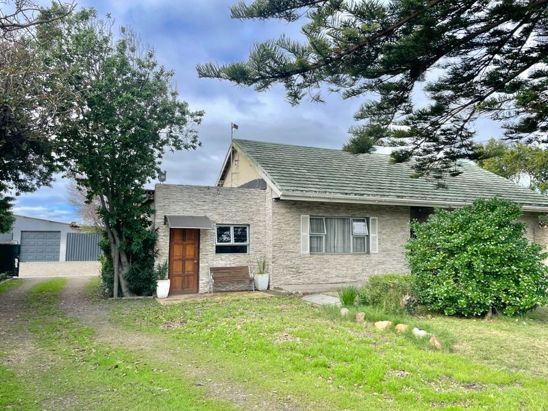 Charming 3-Bedroom Farm-Style Family Home - Photo 7