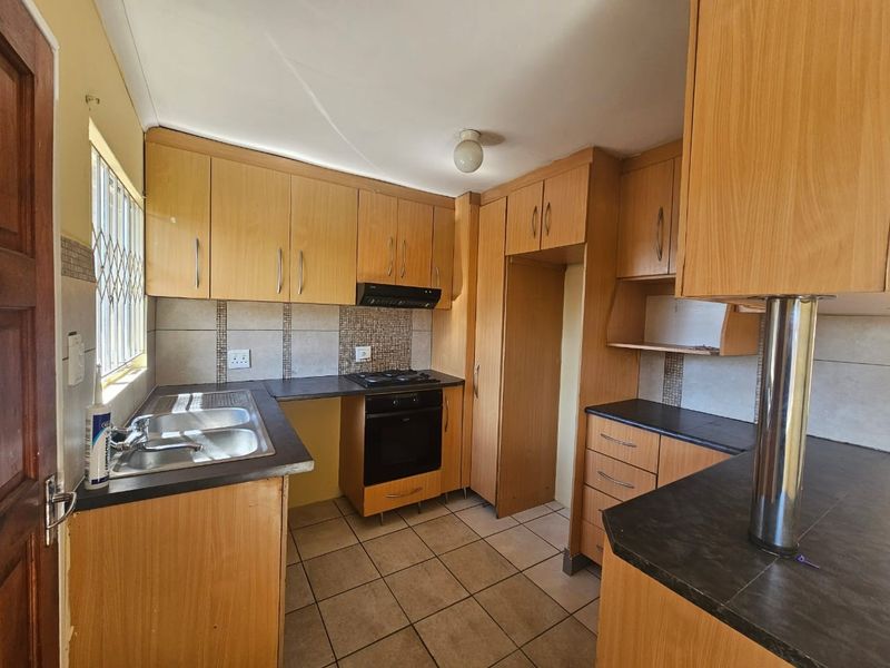 Townhouse To Rent in Ormonde, Johannesburg - Photo 9