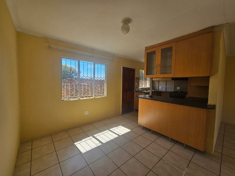 Townhouse To Rent in Ormonde, Johannesburg - Photo 6