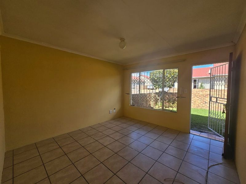 Townhouse To Rent in Ormonde, Johannesburg - Photo 4