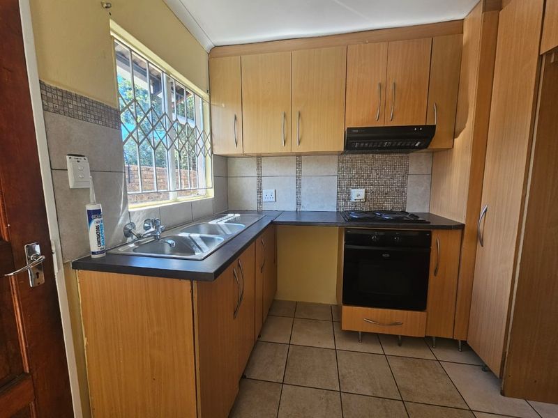 Townhouse To Rent in Ormonde, Johannesburg - Photo 8