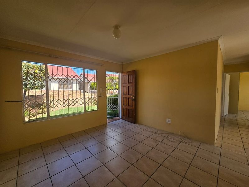 Townhouse To Rent in Ormonde, Johannesburg - Photo 3