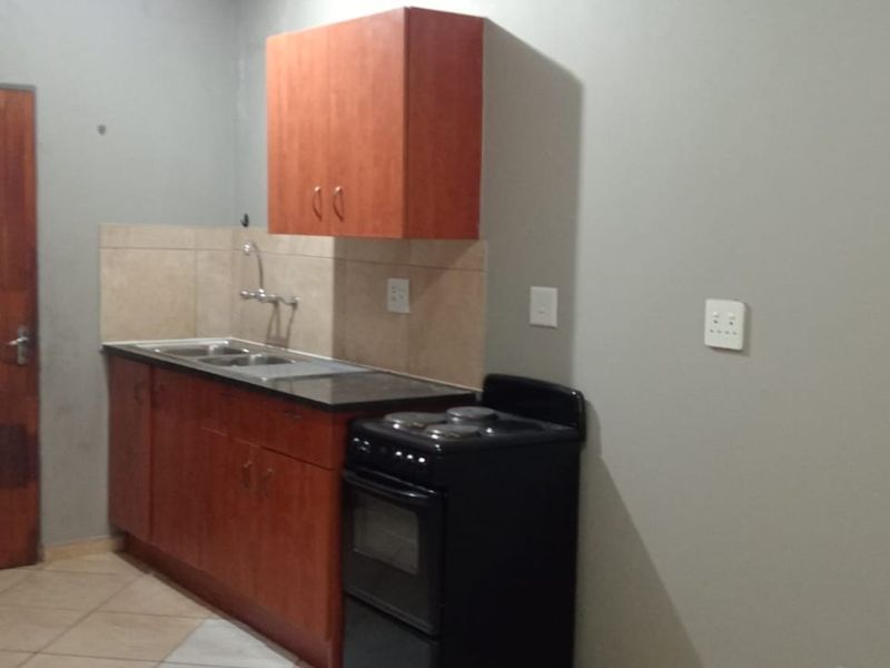 Studio Apartment For Sale in Jabulani, Soweto - Photo 2