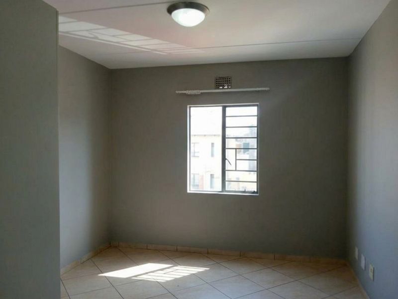 Studio Apartment For Sale in Jabulani, Soweto - Photo 4
