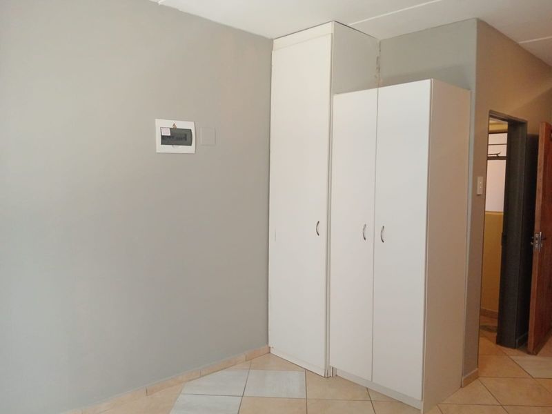 Studio Apartment For Sale in Jabulani, Soweto - Photo 5