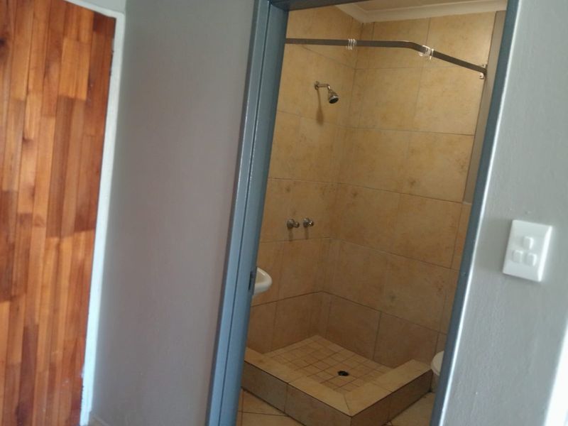 Studio Apartment For Sale in Jabulani, Soweto - Photo 6