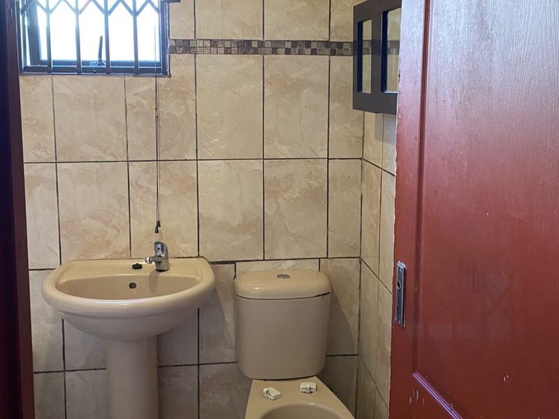 Charming 2 Bedroom House for Sale - Photo 9