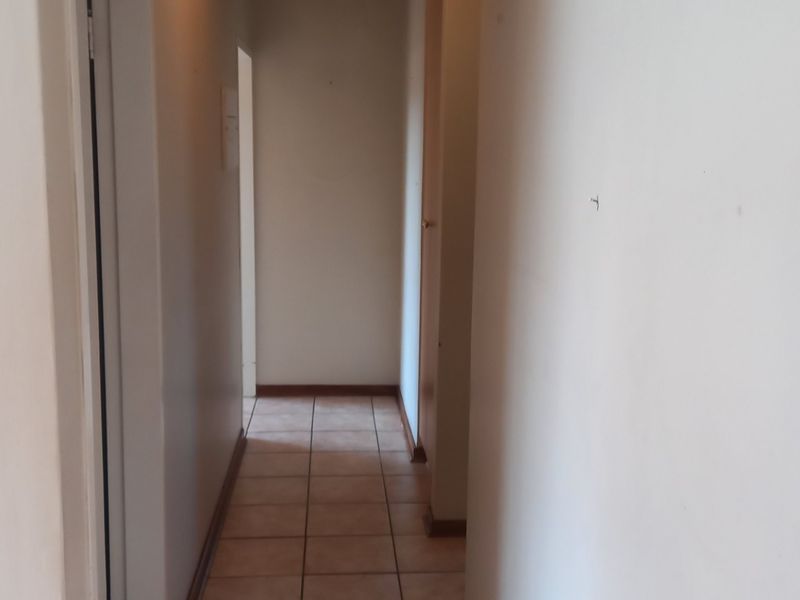 Townhouse For Sale in Faerie Glen, Pretoria - Photo 6