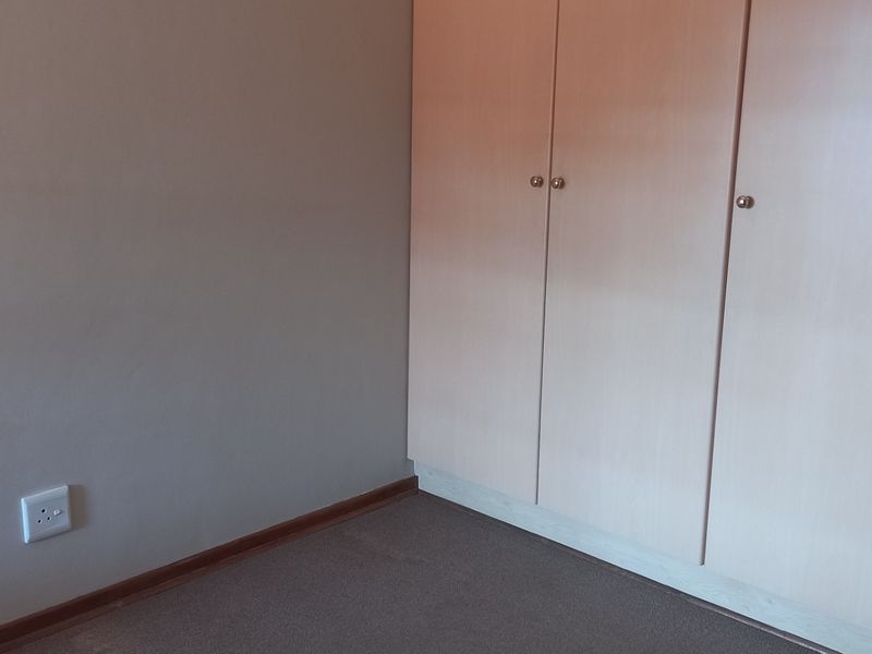 Townhouse For Sale in Faerie Glen, Pretoria - Photo 10