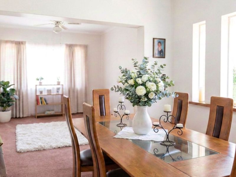 Beautiful 3 bedroom, 2 bathroom, 3 garage, study, dining room, swimming pool, carports, granny flat - Photo 10