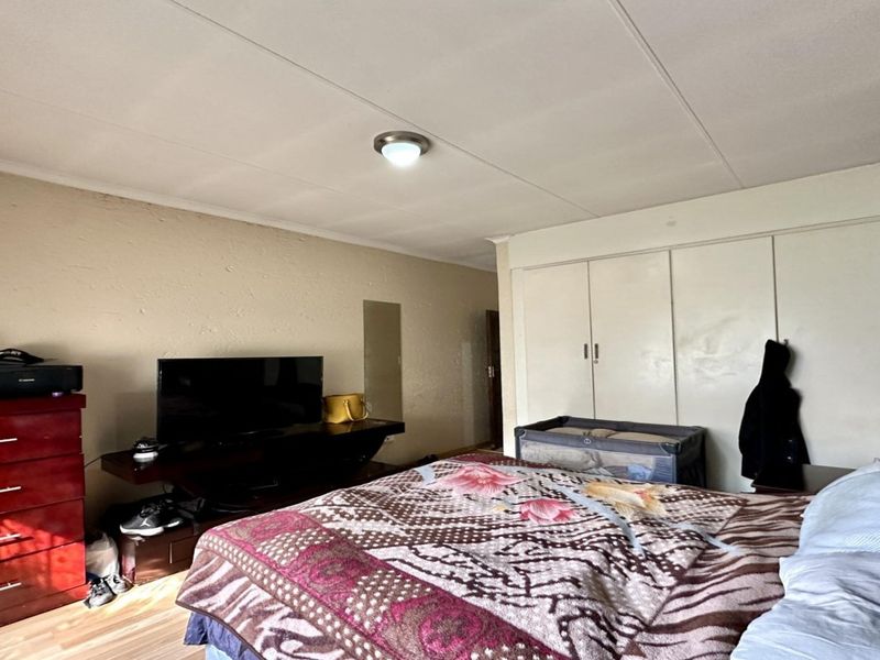 Apartment For Sale in Corlett Gardens, Johannesburg - Photo 7