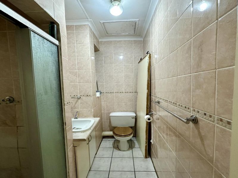 Apartment For Sale in Corlett Gardens, Johannesburg - Photo 9