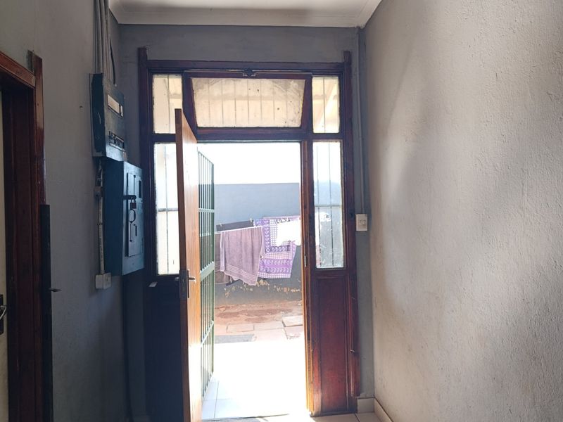 13 Unit House For Sale in Brixton, Johannesburg - Photo 5