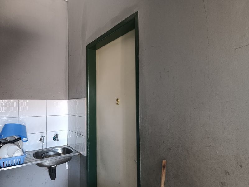 13 Unit House For Sale in Brixton, Johannesburg - Photo 3