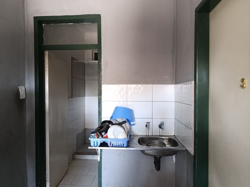 13 Unit House For Sale in Brixton, Johannesburg - Photo 8