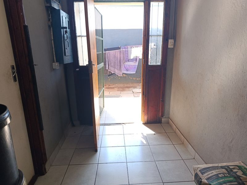 13 Unit House For Sale in Brixton, Johannesburg - Photo 7