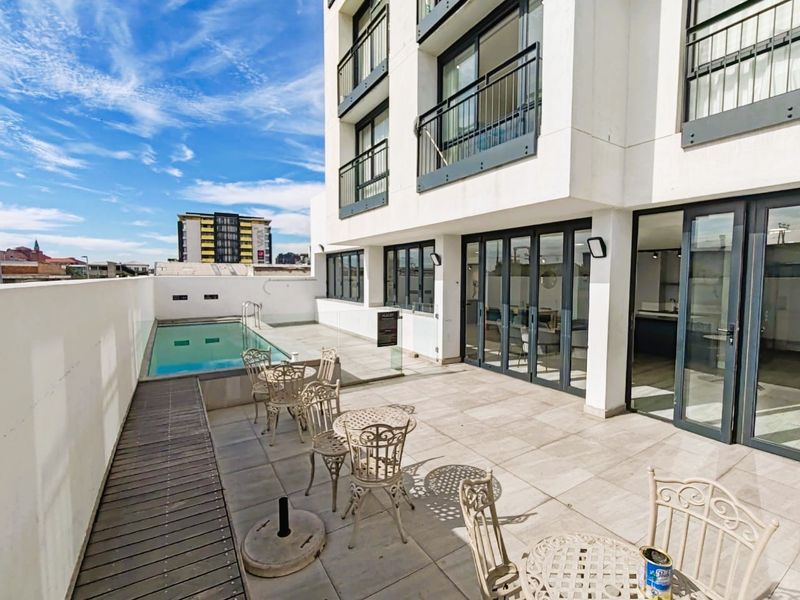 Furnished Apartment For Sale in Woodstock, Cape Town - Photo 1