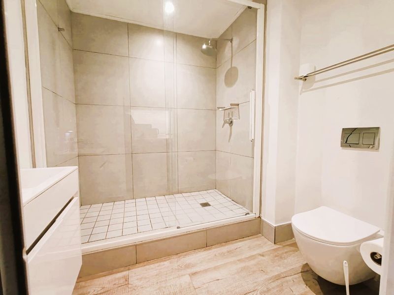 Furnished Apartment For Sale in Woodstock, Cape Town - Photo 7