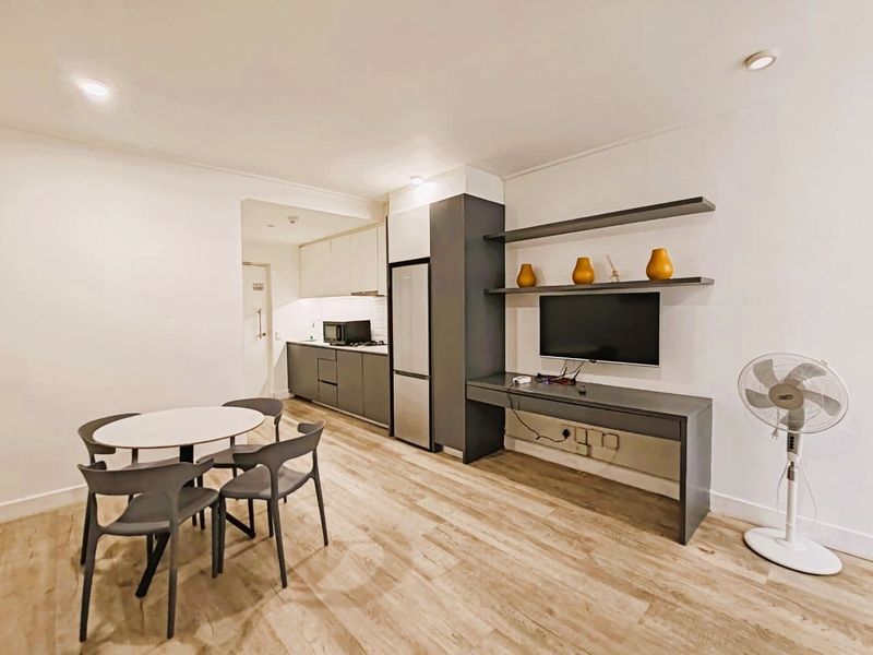 Furnished Apartment For Sale in Woodstock, Cape Town - Photo 2