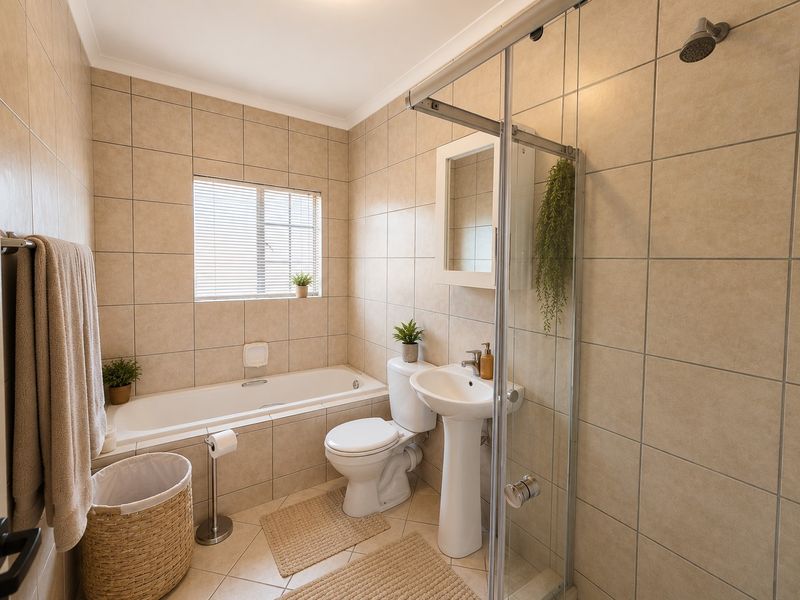 Townhouse For Sale in Sinoville, Pretoria - Photo 9